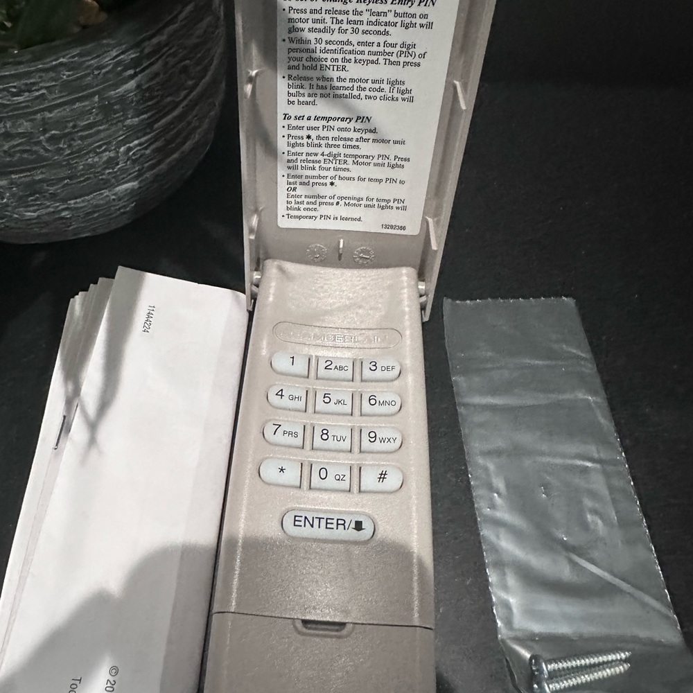 ✨ Chamberlain Keypad ✨ - Picture 3 of 6